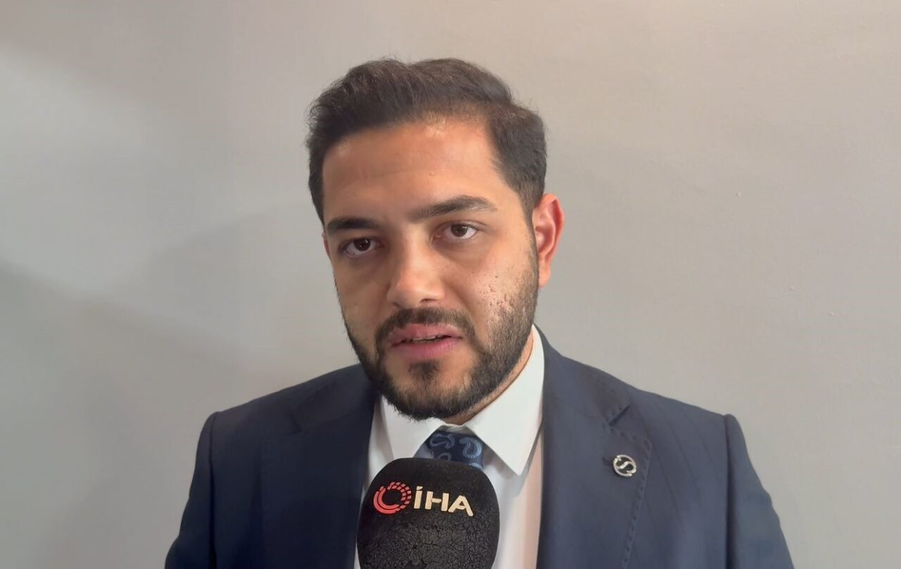 Esenyurt’ta boşanma aşamasındaki karısına hakaret eden şahıs, avukatıyla açıklama yaptı 4 Bülten Medya -