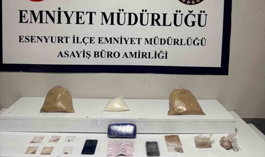 Esenyurt’ta düzenlenen operasyonda 7,5 kilo uyuşturucu geçirildi Esenyurt’ta polis ekipleri tarafından düzenlenen operasyonda toplam 7,5 kilo uyuşturucu