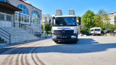 İstanbul’un Esenyurt ilçesinde Mevlit Kandili öncesi camiler ve mezarlıklarda hummalı