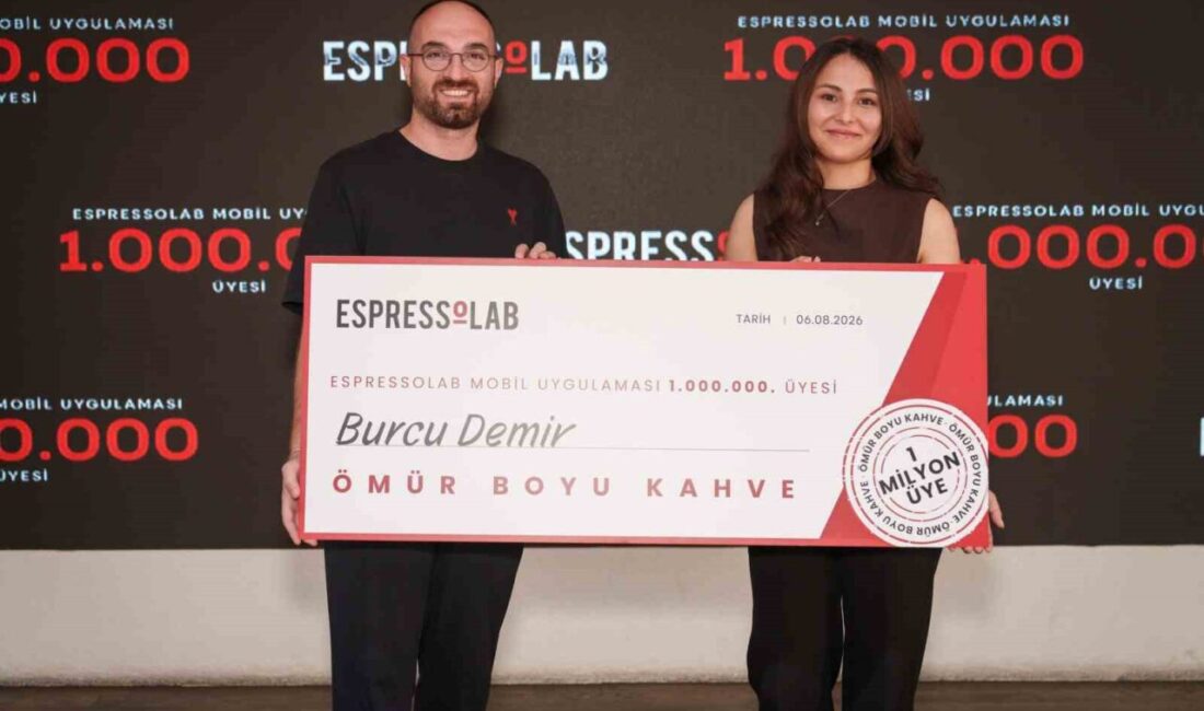 Espressolab’in 1 milyonuncu kullanıcısı ömür boyu ücretsiz kahve hakkı kazandı Espressolab, mobil uygulamasıyla 1 milyon kullanıcı hedefine ulaşmasının ardından “Ömür