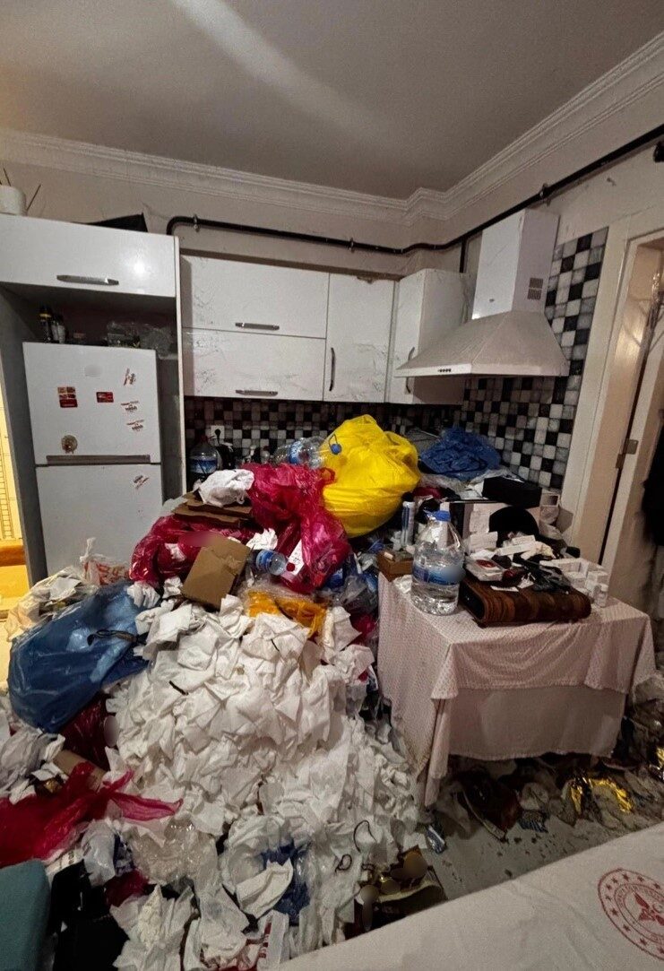Çöp Eve Dönüştürdü! Tıbbi Atıklar Şaşkına Çevirdi 3 Bülten Medya -