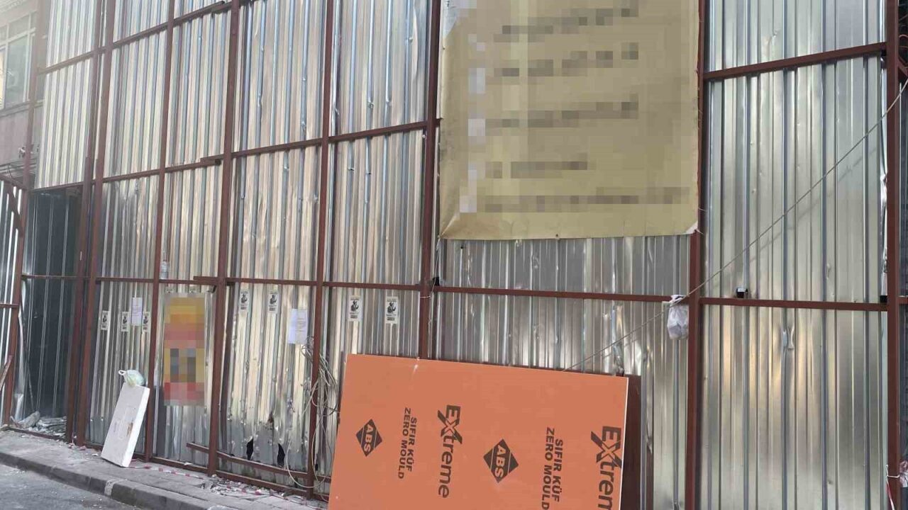 Fatih’te yıkım sırasında bina çöktü: 2 yaralı 7 Bülten Medya -