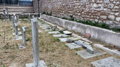 Fatih’te bulunan tarihi Haydarhane Camisi Haziresi’ne giren kimliği belirsiz bir