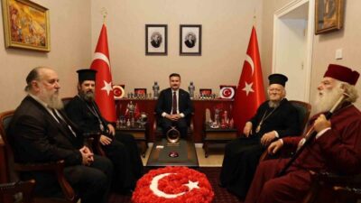 Fener Rum Patriği Bartholomeos, İskenderiye Patriği Theodore, Arnavutluk Başpiskoposu Loannis,
