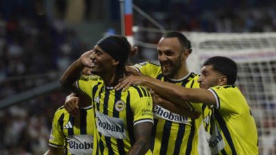 Fenerbahçe, UEFA Şampiyonlar Ligi Play-Off Turu’nda Fransız ekibi Lyon’u elemeyi
