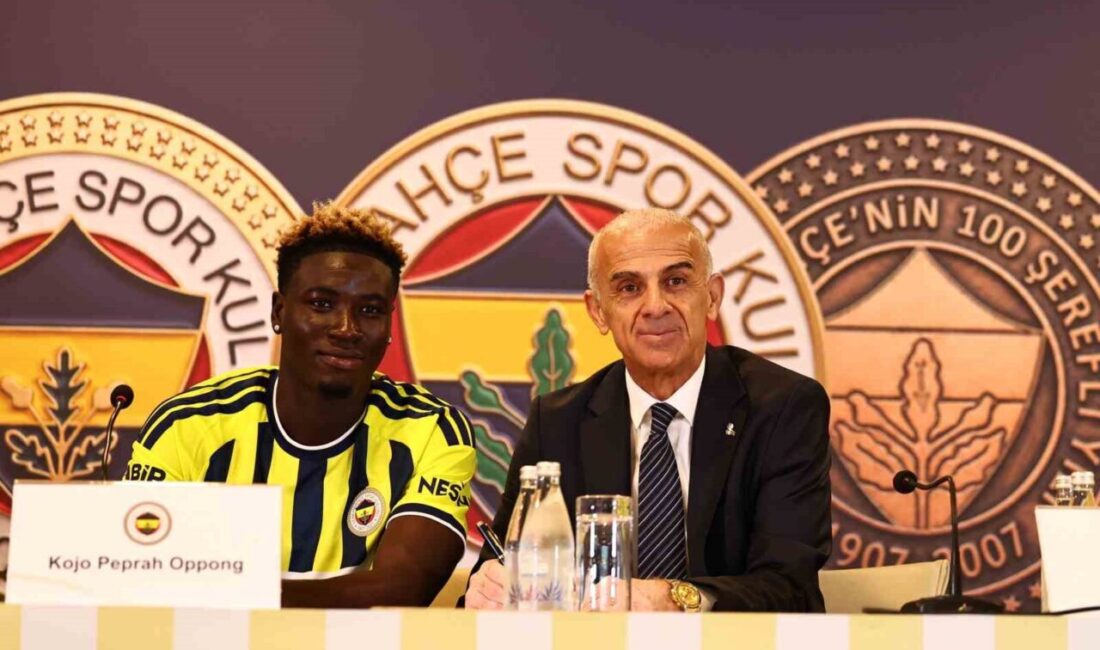 Fenerbahçe, Kojo Peprah Oppong için imza töreni düzenledi Fenerbahçe, Ganalı savunma oyuncusu Kojo Peprah Oppong için imza töreni