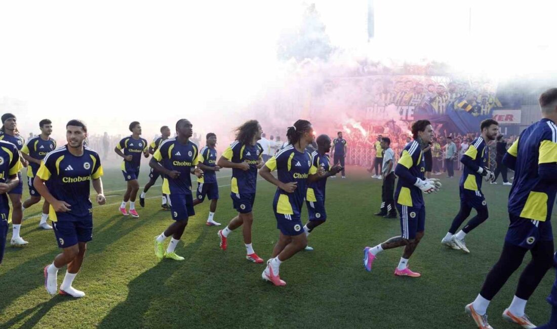 Fenerbahçe, Sturm Graz maçı öncesi son antrenmanını taraftara açık yaptı Fenerbahçe, UEFA Şampiyonlar Ligi 3. eleme turunda karşılaşacağı Sturm Graz