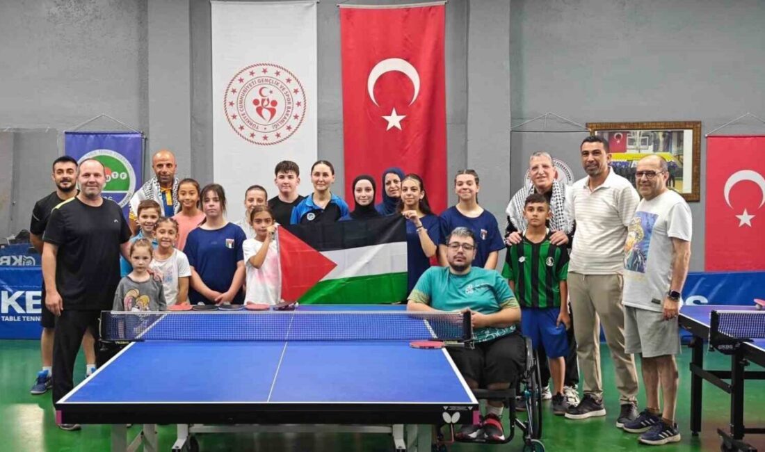 Filistin Masa Tenisi Milli Takımı Sakaryalı sporcularla bir araya geldi Filistin Masa Tenisi Milli Takımı, hazırlık kampı çerçevesinde Sakarya’da sporseverlerle