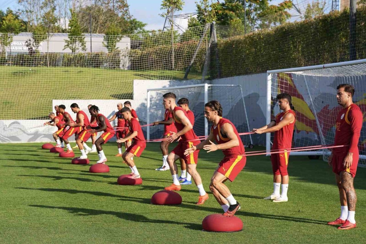 Galatasaray, yeni sezon hazırlıklarını sürdürdü 35 Bülten Medya -