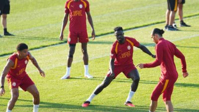 Galatasaray, yeni sezon hazırlıklarını bugün yaptığı antrenmanla sürdürdü. Kemerburgaz Metin