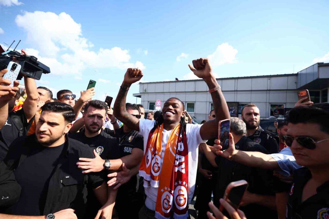 Galatasaray’ın yeni transferi Rafael Leao İstanbul’da 54 Bülten Medya -