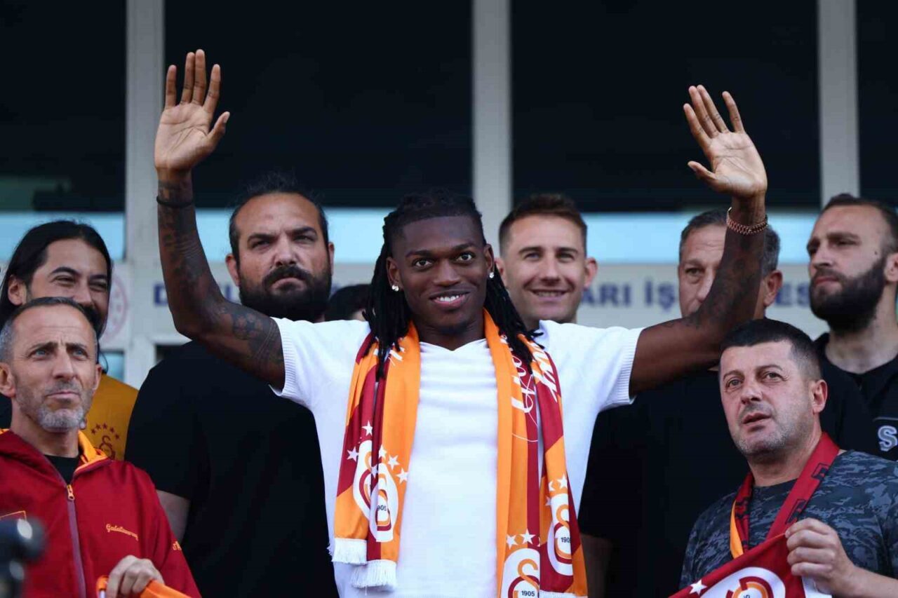 Galatasaray’ın yeni transferi Rafael Leao İstanbul’da 46 Bülten Medya -
