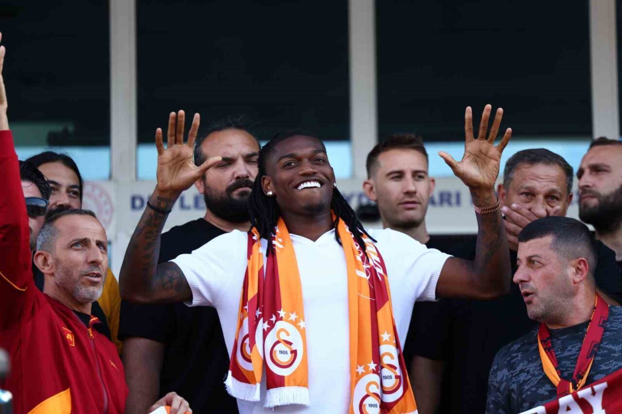 Galatasaray’ın yeni transferi Rafael Leao İstanbul’da 44 Bülten Medya -