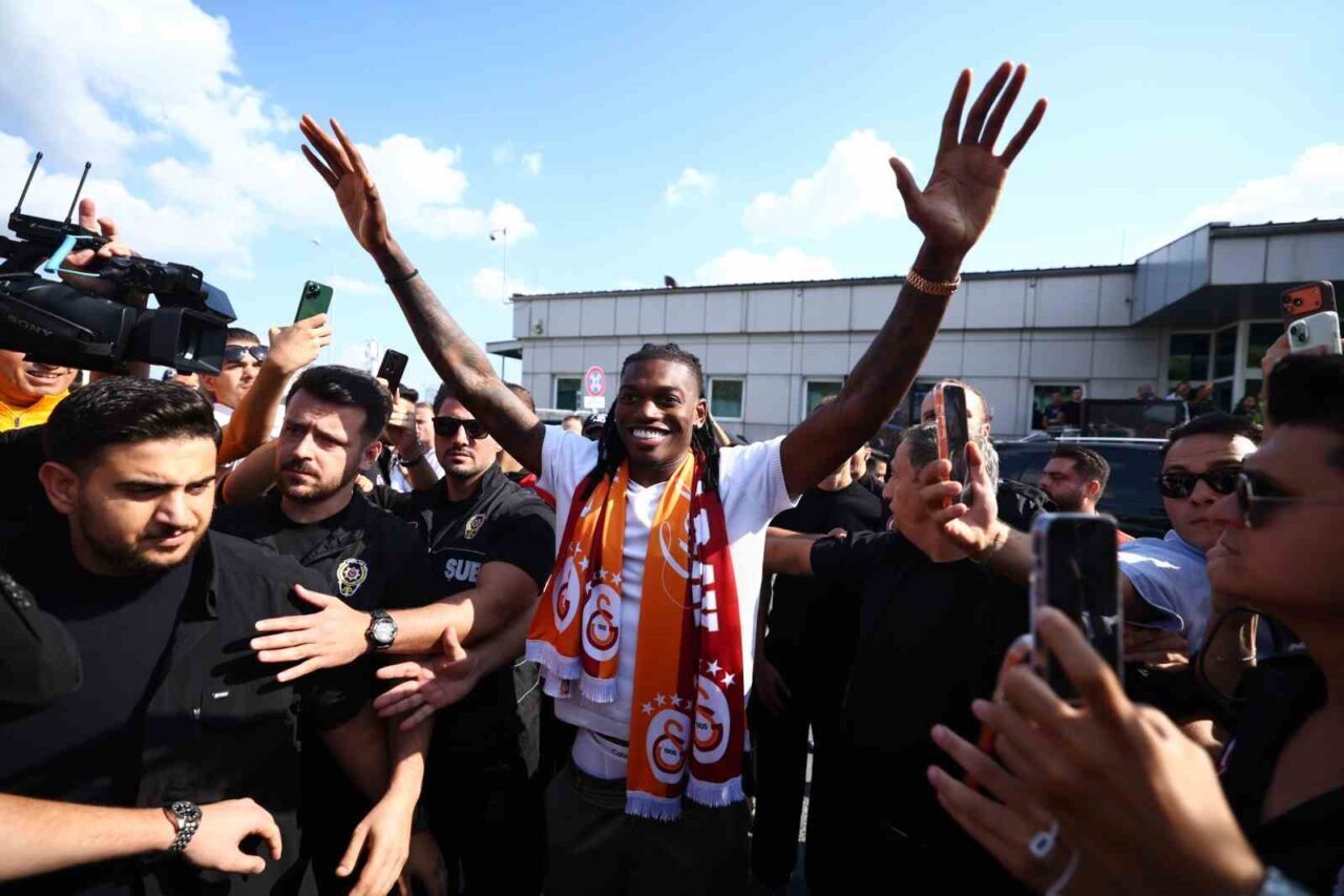 Galatasaray’ın yeni transferi Rafael Leao İstanbul’da 53 Bülten Medya -