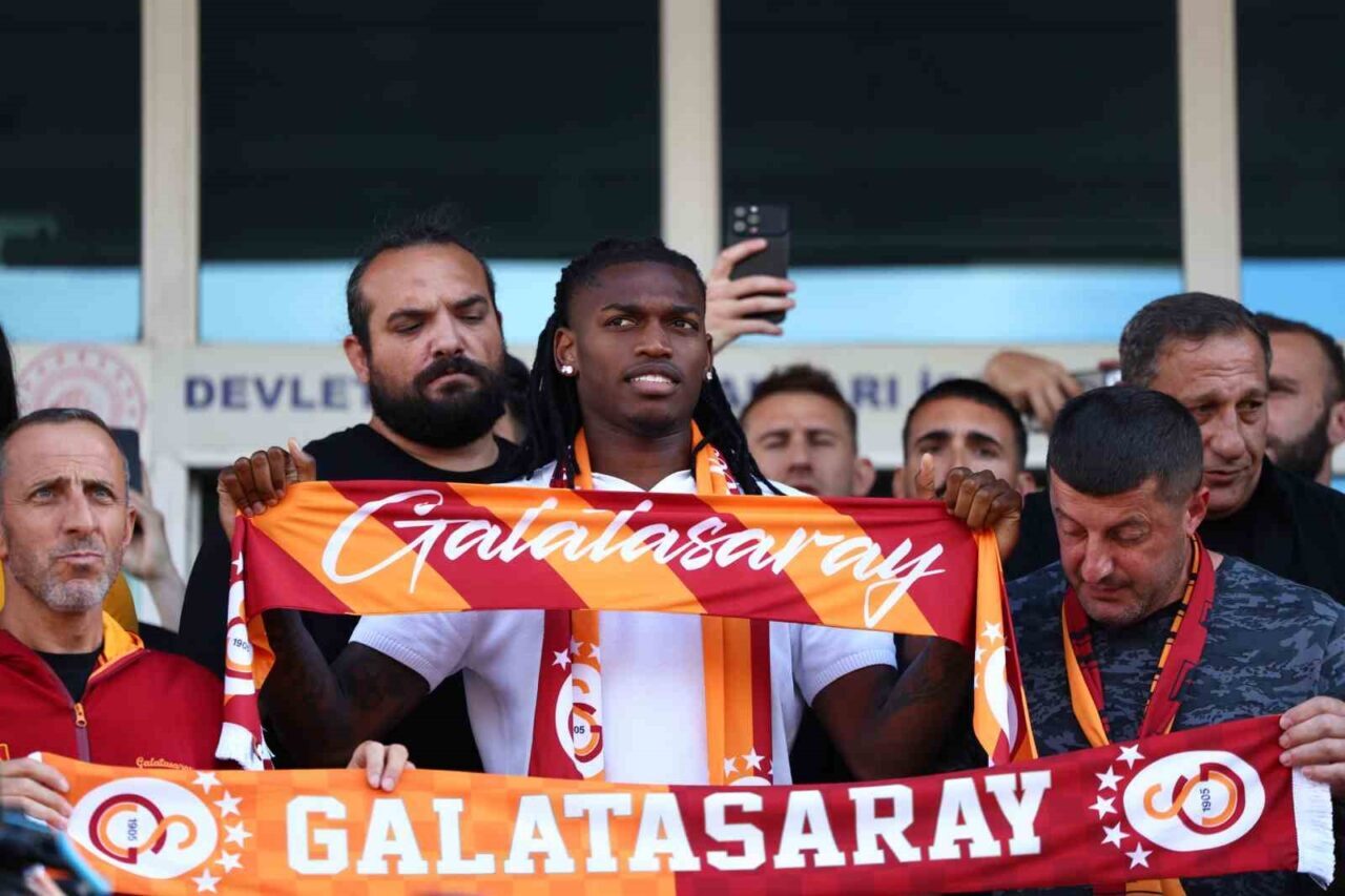Galatasaray’ın yeni transferi Rafael Leao İstanbul’da 43 Bülten Medya -