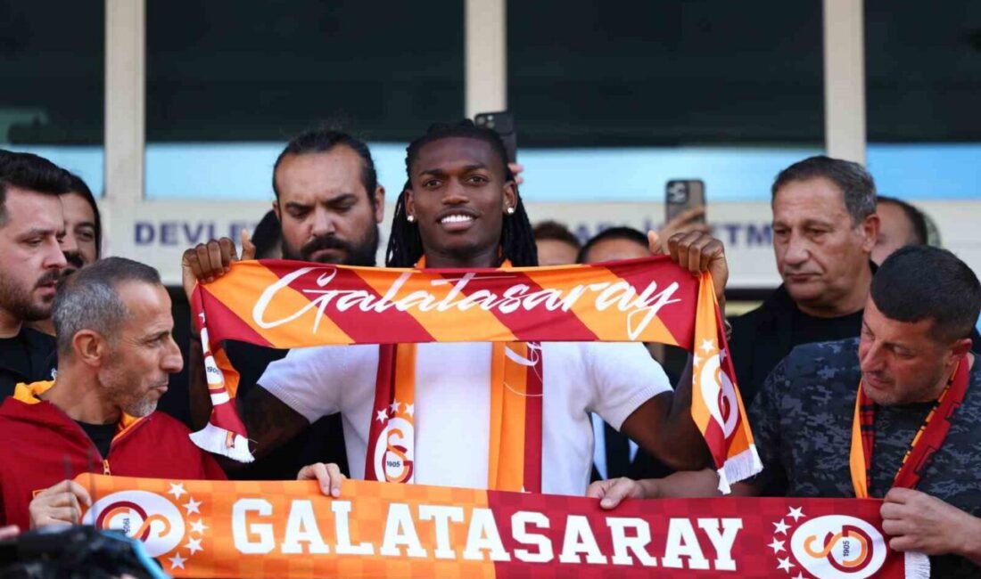 Galatasaray’ın yeni transferi Rafael Leao İstanbul’da Galatasaray’ın yeni transferi Portekizli futbolcu, Rafael Alexandre Conceiçao Leao İstanbul’a