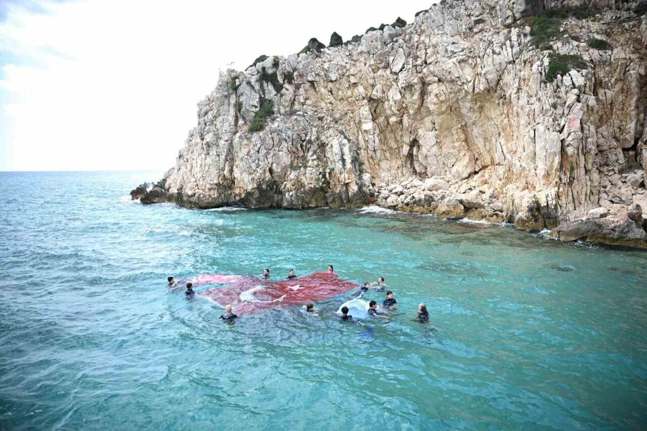 Gaziosmanpaşa Belediyesi Saros Körfezi’nde Türk bayrağı dalgalandırdı 12 Bülten Medya -