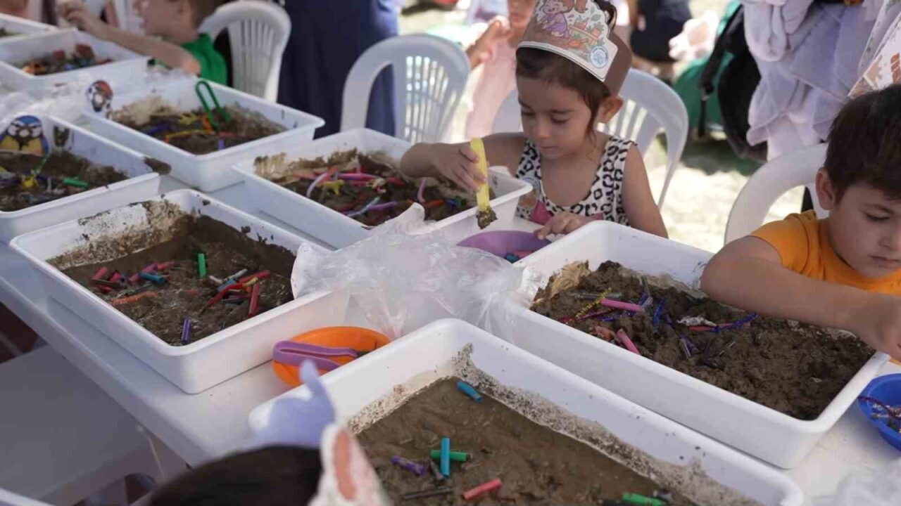 Gaziosmanpaşa’da 100 çocuk çamura bulandı, eğlence dondurmayla devam etti 24 Bülten Medya -