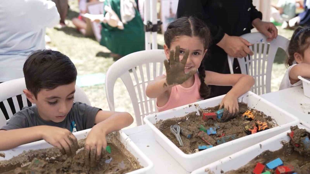 Gaziosmanpaşa’da 100 çocuk çamura bulandı, eğlence dondurmayla devam etti 22 Bülten Medya -