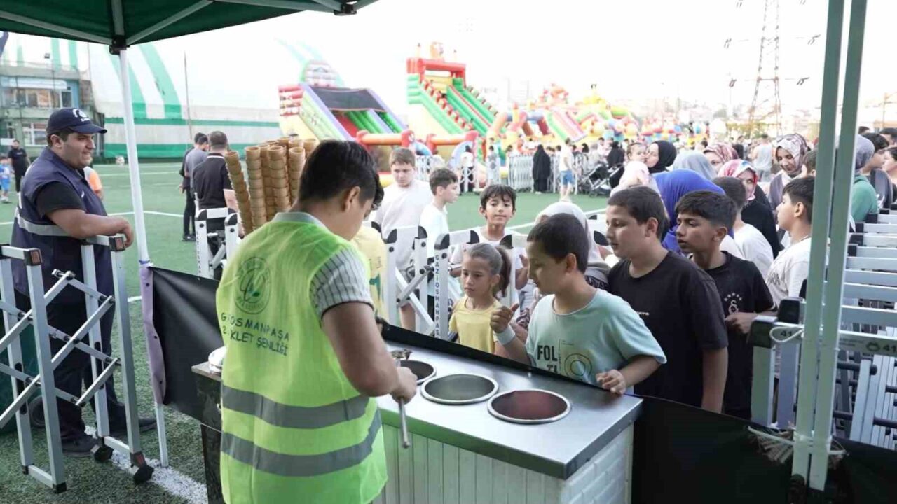 Gaziosmanpaşa’da 100 çocuk çamura bulandı, eğlence dondurmayla devam etti 19 Bülten Medya -