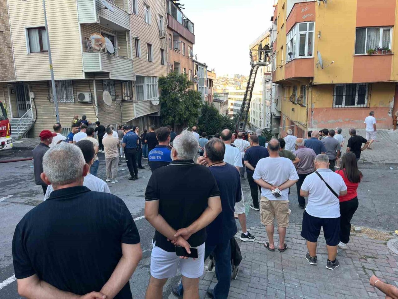 Gaziosmanpaşa’da çatı katında yangın: 1 ölü 12 Bülten Medya -