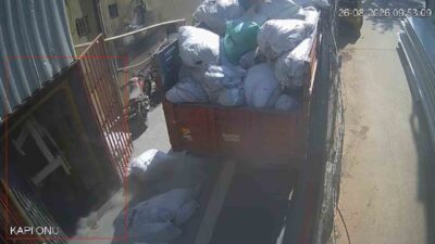 Gaziosmanpaşa’da, bir tekstil atölyesinde yük asansörünün birinci kattan düştüğü anların