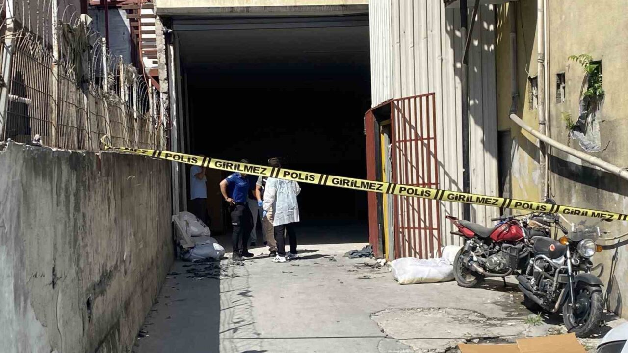 Gaziosmanpaşa’da yük asansörü 4. kattan düştü: 1 ağır yaralı 8 Bülten Medya -