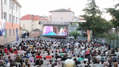 Gebze’de yaz etkinlikleri kapsamında düzenlenen “Mahallemde Sinema Var” programı Köşklüçeşme