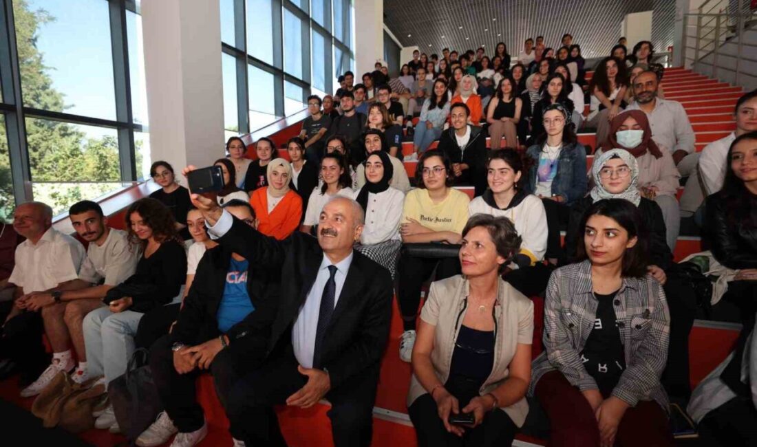 Gebze’de belediye meclisi kararıyla 12 bin liraya yükseltilen eğitim desteğinden,