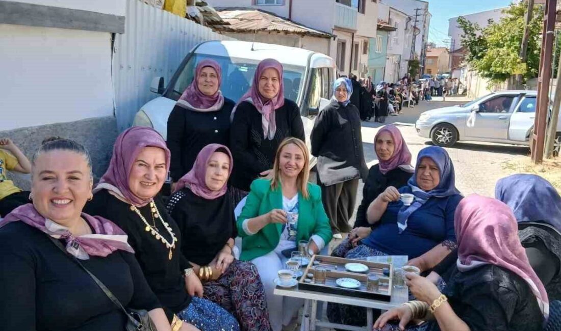 Gelin konvoyunun önünü kesen kadınlar yol ortasında tavla oynayıp, kahve içtiler Bilecik’te gelin almaya gelen konvoyun önünü keserek sokak ortasında tavla