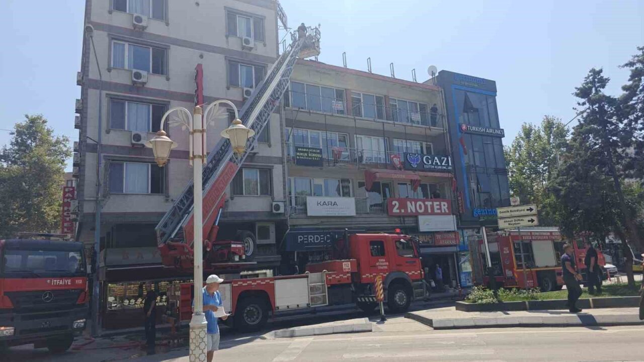 Gemlik’de pasajın çatısında yangın paniği 10 Bülten Medya -