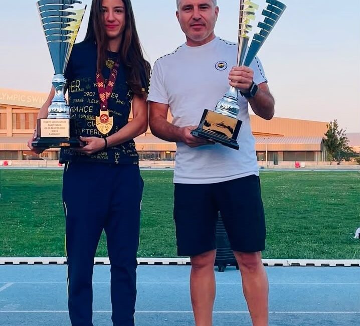 Genç atlet Zülal Gültepe’den Türk atletizm tarihine geçen derece Erdekli genç atlet Zülal Gültepe, Konya’da düzenlenen U-20 Kulüpler Türkiye