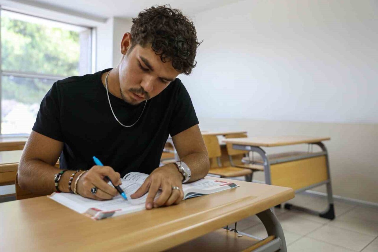 Gençler Büyükşehir’le üniversiteli oldu 15 Bülten Medya -
