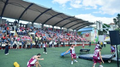 Fatih’te düzenlenen Yaz Spor Okulları tamamlandı. 21 farklı noktada 21