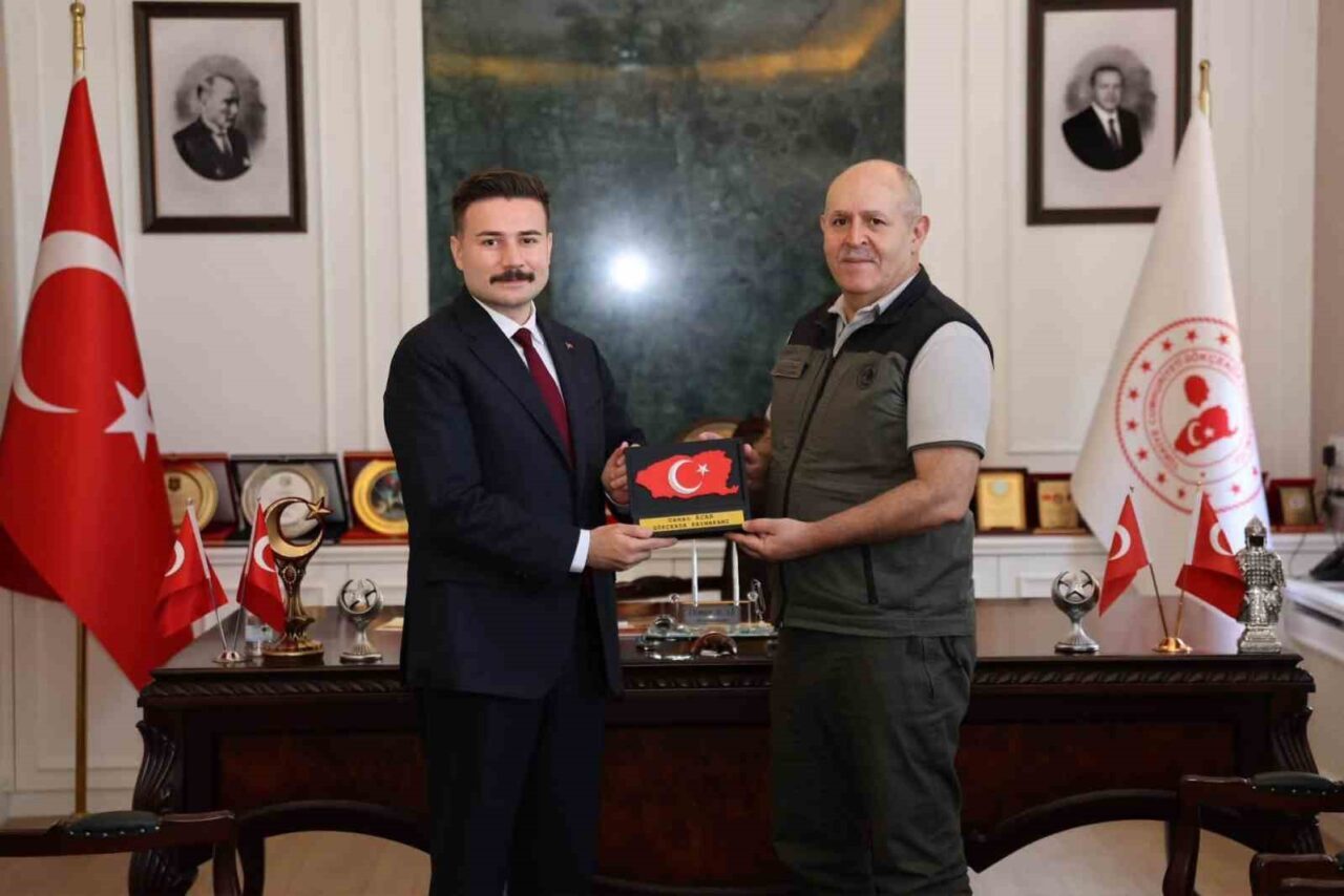 Gökçeada’da orman yangınlarıyla mücadele kapsamında yürütülen çalışmalar masaya yatırıldı 12 Bülten Medya -