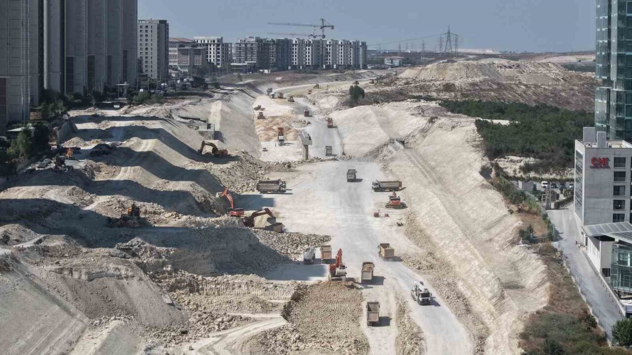 Gökdelenler arasında yüzlerce iş makinesi İstanbul’a nefes aldıracak yol için çalışıyor 20 Bülten Medya -