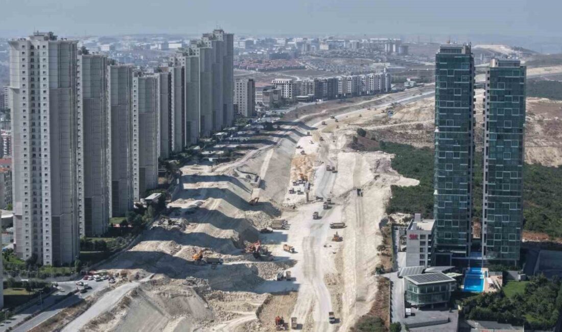 Gökdelenler arasında yüzlerce iş makinesi İstanbul’a nefes aldıracak yol için çalışıyor İstanbul’un ulaşım altyapısında önemli bir alternatif oluşturması hedeflenen Kuzey Marmara