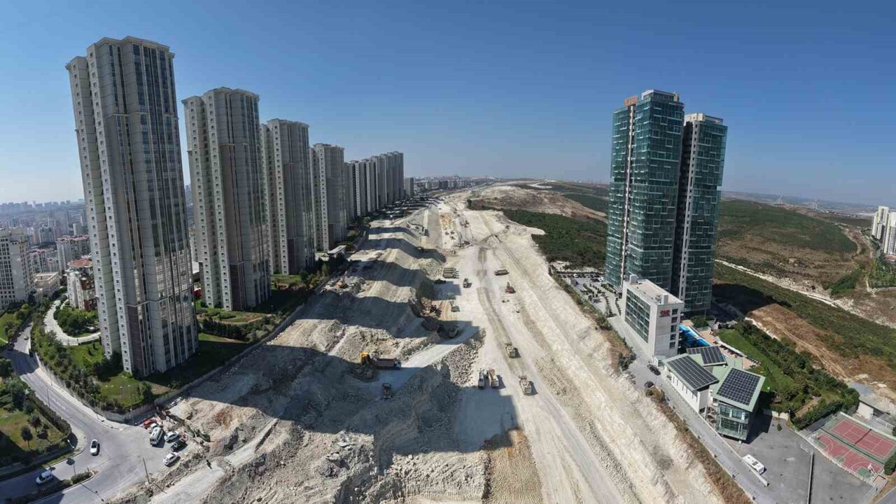 Gökdelenler arasında yüzlerce iş makinesi İstanbul’a nefes aldıracak yol için çalışıyor 16 Bülten Medya -