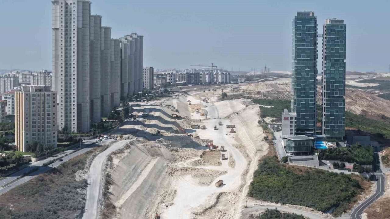 Gökdelenler arasında yüzlerce iş makinesi İstanbul’a nefes aldıracak yol için çalışıyor 19 Bülten Medya -