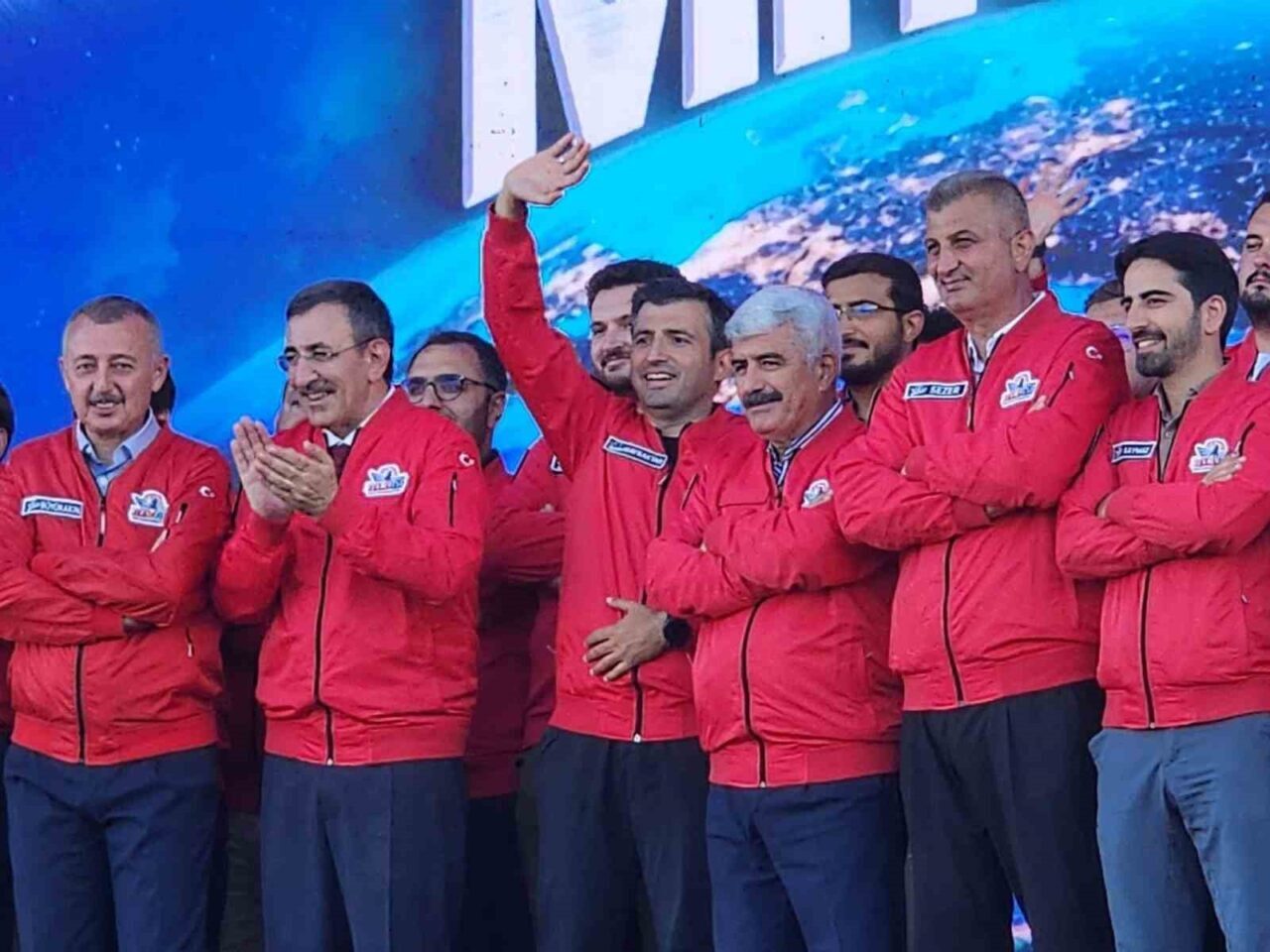 Gölcük Belediye Başkanı Sezer’e TEKNOFEST Mavi Vatan’da plaket takdim edildi 13 Bülten Medya -