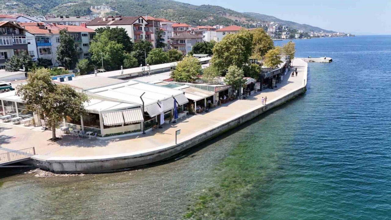 Gölcük Değirmendere sahiline 200 metrelik dalgakıran inşa edildi 7 Bülten Medya -