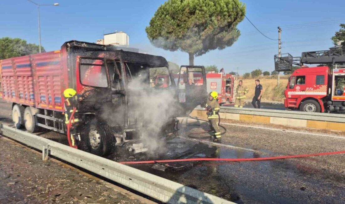 Balıkesir’in Gönen ilçesinde alev alan bir kamyon, itfaiye ekiplerinin müdahalesiyle