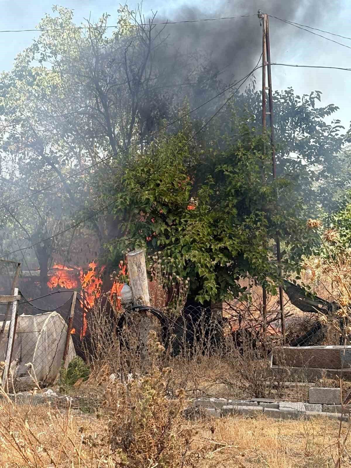Gönen’de baraka yangını 17 Bülten Medya -