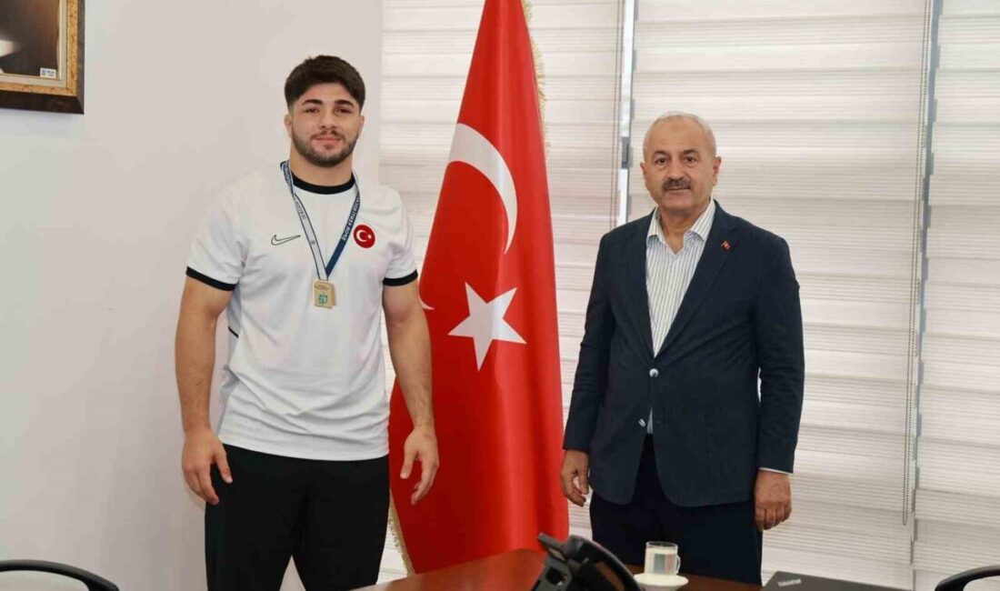 Güreşçi Alperen Tokgöz Akdeniz Oyunları’nda Türkiye’yi temsil edecek Kocaeli’de düzenlenen Uluslararası Güreş Turnuvası’nda birinci olan Gebze Belediyesi Spor