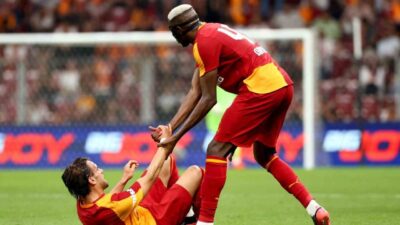 Galatasaray evinde oynadığı hazırlık maçında Fransız temsilcisi Rennes ile 3-2