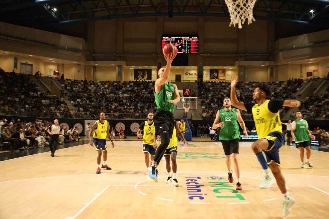 Hazırlık maçı: Körfez Basket: 82 - Fenerbahçe: 70 44 Bülten Medya -