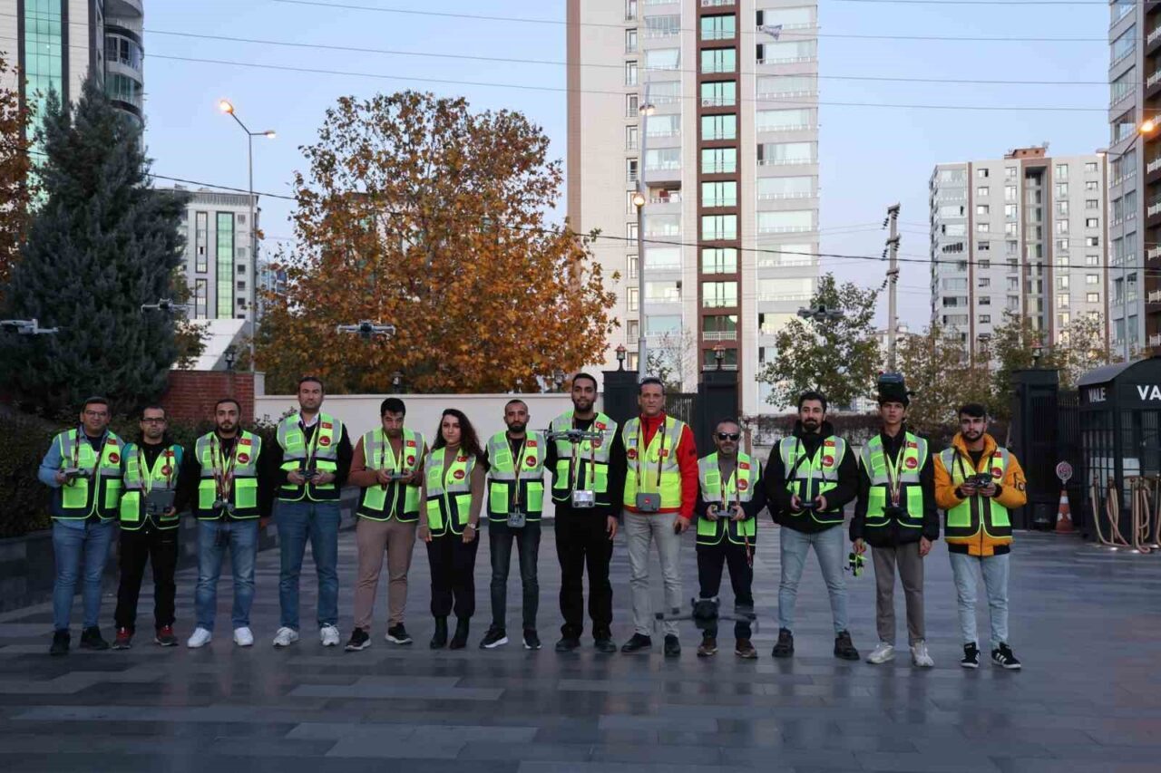 İHAKUT 1 yaşında: 81 ilde 1500’ü aşkın gönüllü droncu sahada 18 Bülten Medya -