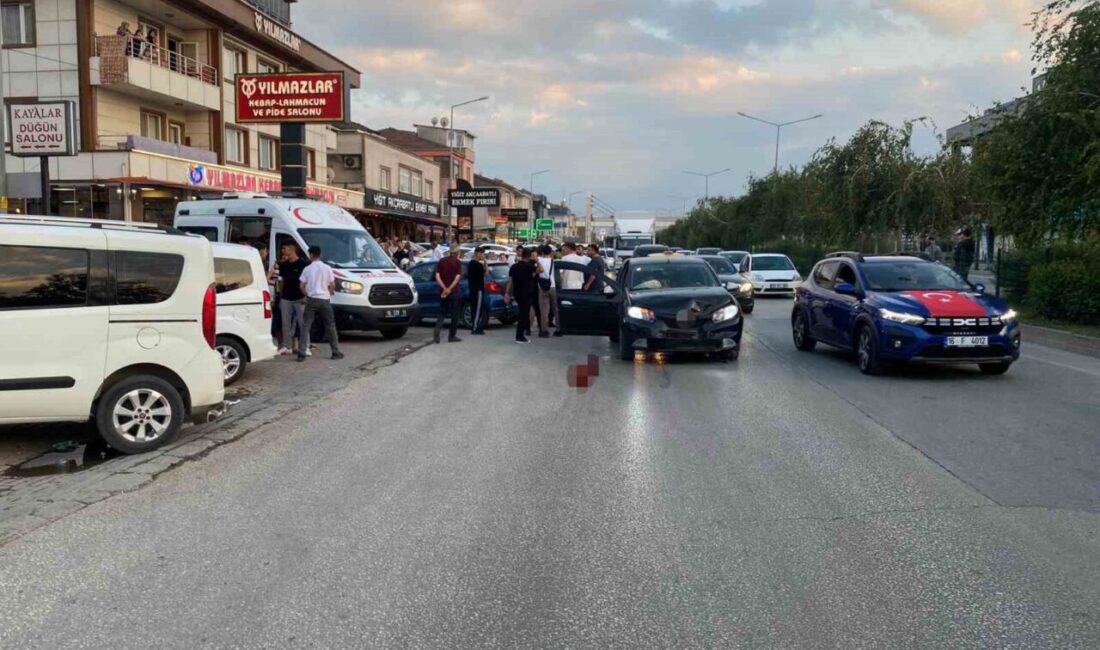 İki otomobil çarpıştı, 4 kişi yaralandı: Motosikletli çift kazadan kıl payı kurtuldu Bursa’nın İnegöl ilçesinde iki otomobilin çarpışması sonucu meydana gelen trafik