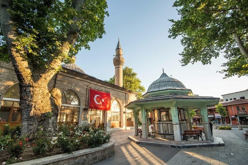 İnegöl Belediyesi, Mevlid Kandili dolayısıyla bu akşam yatsı namazı çıkışında