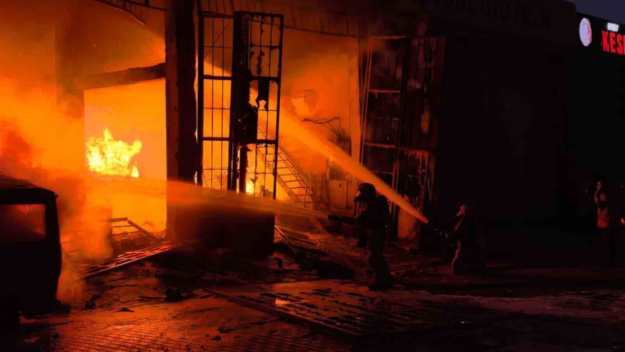 İnegöl’de boya fabrikasındaki patlama kamerada 13 Bülten Medya -